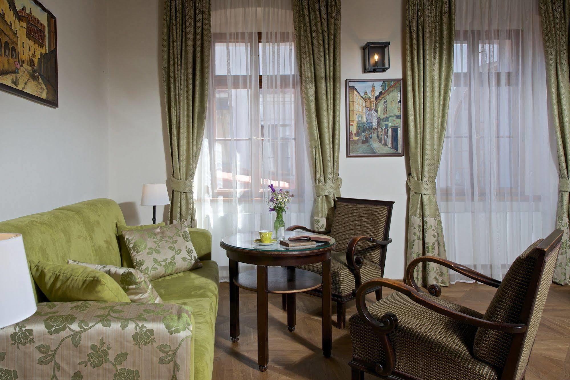 优梅森纳瑟公寓式酒店 布拉格 外观 照片